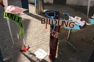 Aktion gegen weltweite Rüstungsausgaben (Foto: Clemens M. Breitschaft, Luzern)