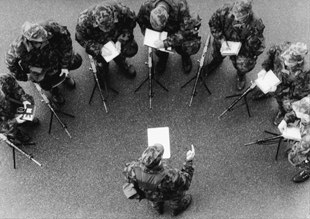 Schweizer Armee: Vom Feind verlassen, von Freunden umzingelt